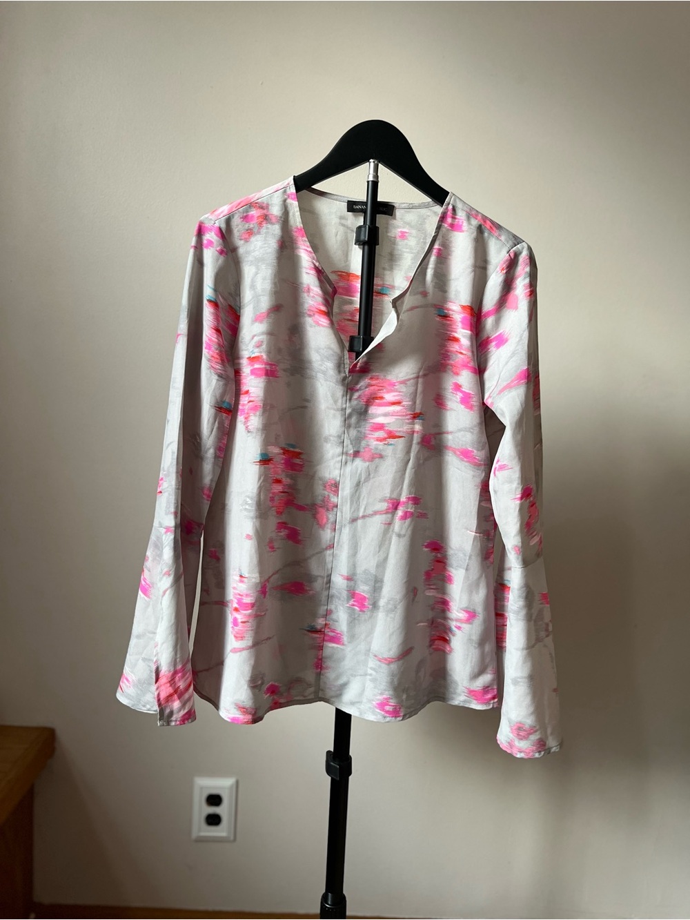 Banana Republic Pink and Light Gray Abstract V-Neck Blouse